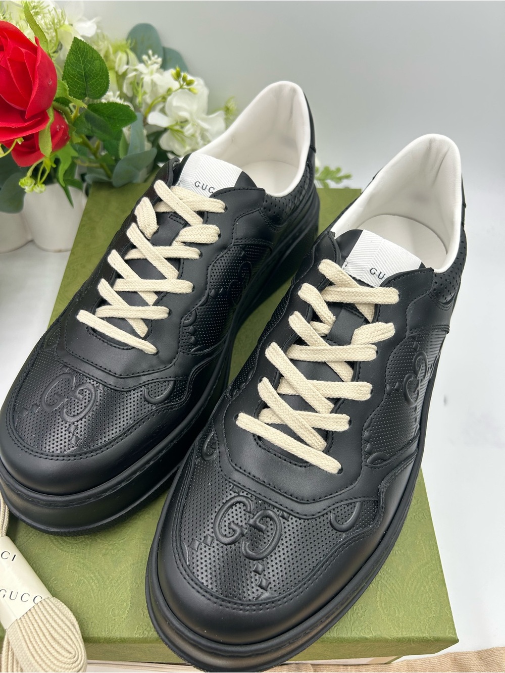 Men's Gucci, GG embossed leather sneakers size 10.5 made in Italy - Picture 4 of 11